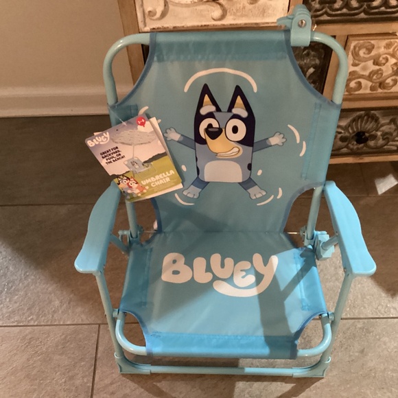 New Bluey Children’s Beach Chair and Umbrella - Picture 1 of 5